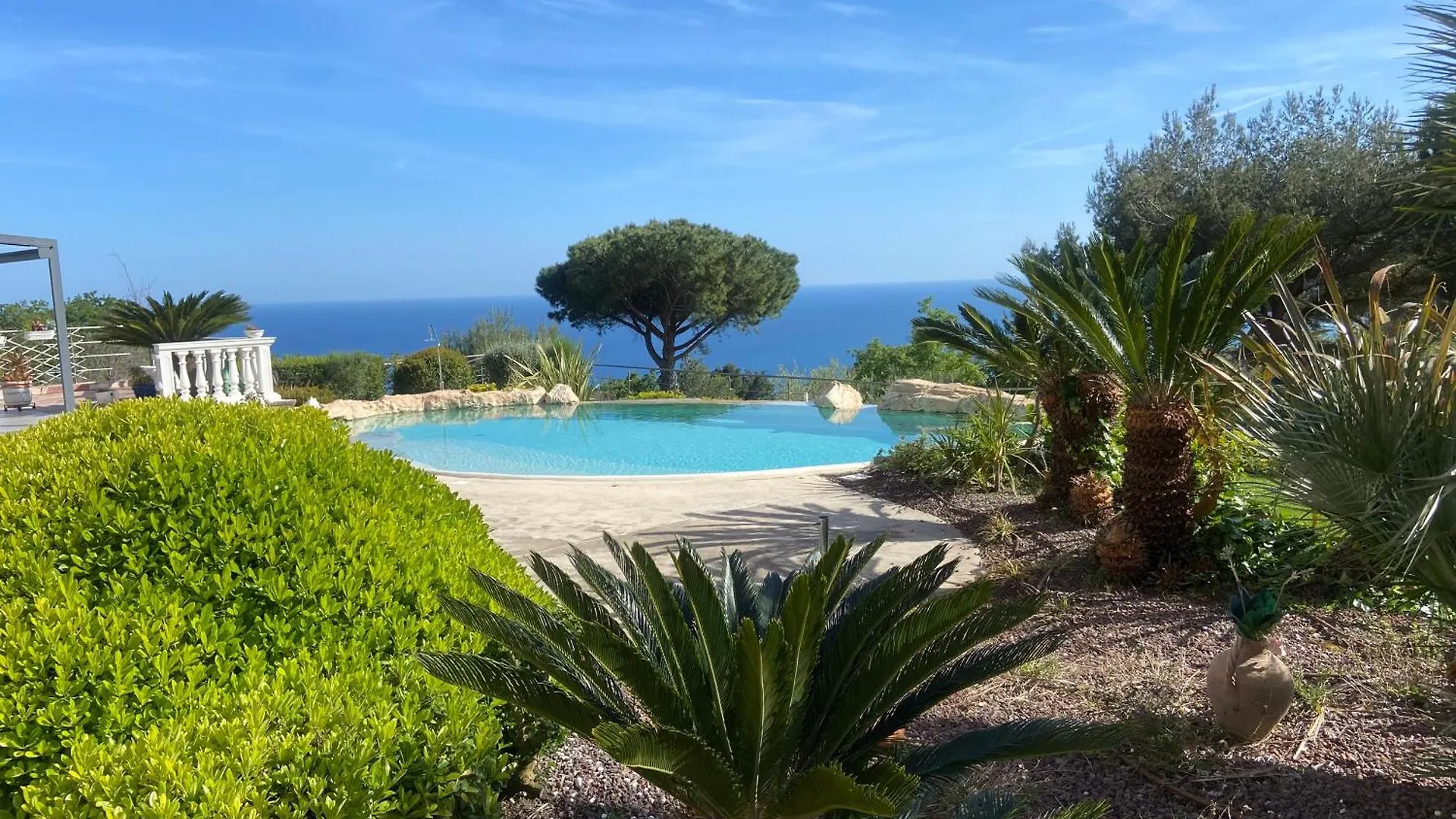 Villa Elianna In Una Oasi Marina Alassio Itália